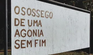 "Esta moção de censura é dirigida ao Presidente da República"