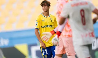 Dinis Lourenço espreita oportunidade no plantel principal do Estoril