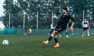 Grealish volta a ser emprestado ao Everton