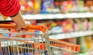Confiança dos consumidores recua em agosto após três meses de subida
