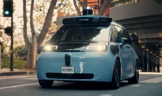 Waymo coloca robotáxis elétricos da Zeekr ao serviço regular nos EUA