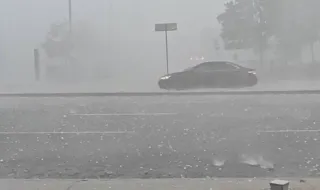 Tempestade provoca cheias em Toronto e causa danos em carros e edifícios