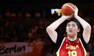 Zhang Ziyu, la 'Yao Ming' femenina de 2,23 metros que asombra en el Mundial de baloncesto
