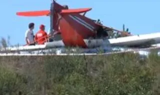 «Acelera, Júlio, vamos morrer aqui»: avioneta que se despenhou ao tentar aterrar de emergência atingiu carro