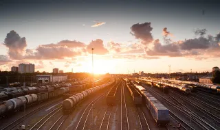 Ex-diretor da CIA estava na estação ferroviária em que um drone da Rússia atingiu um comboio de passageiros