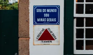 A loja mais improvável do mundo está pendurada a 120 metros do chão