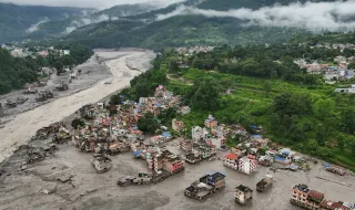 10 minutos: número de mortos em enxurrada no Nepal continua a aumentar