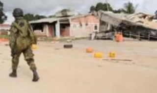 Moçambique: um morto e dois mil deslocados em ataque acampamento turístico do treinador Carlos Queiroz