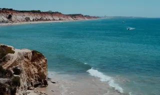 Transbordamento de albufeira leva China a suspender operações de resgate