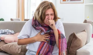 La tos que no se va: cuándo puede ser una señal de alarma y cuándo acudir al médico