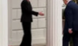 Trump é recebido em Dublin pela presidente irlandesa no início de visita oficial ao país