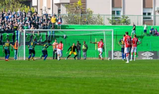 Sporting B vence Farense aos 90+4
