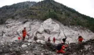 Pelo menos 1.372 mortos nas inundações no Nepal e na China