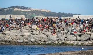Governo espanhol assume controlo do porto de Ceuta para acolher mais de mil migrantes