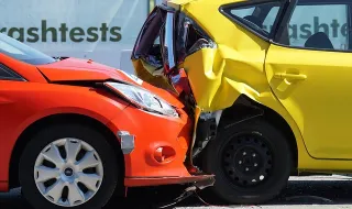 Colisão entre autocarro e elétrico faz 3 feridos ligeiros