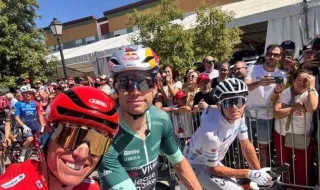 El británico Brennan, ayudado por Van Aert, logra la cuarta victoria en la Vuelta