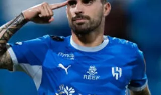 Rúben Neves submete Trincão e... Watkins já marca