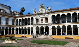 Universidade de Évora homenageia 16 mecenas que apoiaram estudantes com cerca de 177 mil euros