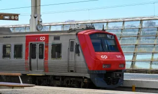 Jovens em cadeira de rodas impedidas de viajar por falta de acessibilidades na CP