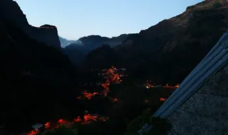 Incêndio no Lugar da Serra mobiliza cinco corporações e helicóptero