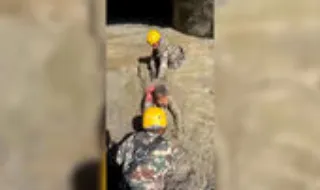 Forças Armadas resgatam trabalhadores de central hidroelétrica atingida pela enxurrada no Nepal