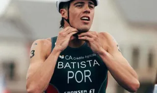 Ricardo Batista sobe a terceiro no Mundial de triatlo liderado por Vasco Vilaça