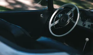 Sem volante nem pedais, Cybercab da Tesla começa a transportar passageiros no Texas