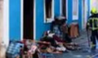 Casal de idosos ferido em incêndio em rés-do-chão de prédio em Loures