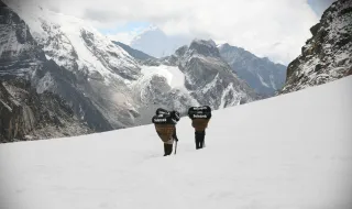 Resgate no Nepal "é uma operação extremamente complicada, temos muitas massas de água, lamas e detritos"