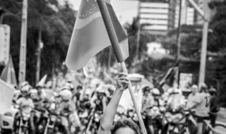 Milhares de pessoas protestam em Espanha contra a crise humanitária em Ceuta