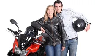 Vinícius Júnior e Virginia no GP de Espanha, em Madrid