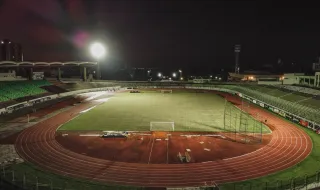 Voo rasante sobre estádio lotado na África do Sul gera polémica