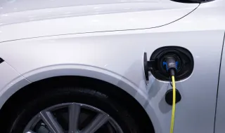 Carros híbridos plug-in são mais poluentes do que o esperado segundo estudo