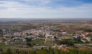 Aldeia espanhola oferece casas a preços acessíveis (18 mil euros, com três quartos) para dinamizar negócios locais