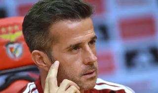 Treinador do Benfica aborda Barreiro e Gustavo Puerta