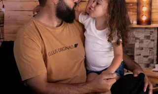 Filha de 4 anos de Juliano Cazarré é internada e mulher do ator pede orações: 'Que seja breve'