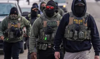 ICE obtém autorização judicial para alimentar à força imigrantes detidos em greve de fome