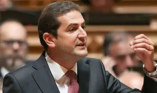 Hugo Soares considera moção do Chega ridícula e não acredita que PR envie "recados por amigos"