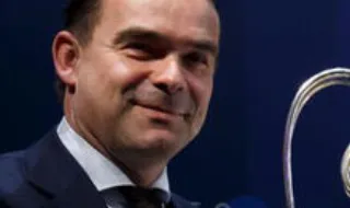 Overmars afasta-se do futebol: «Se não escutar o meu corpo, os meus médicos preveem um desfecho mau»