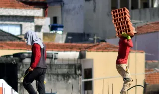 Trabalhadores de app têm jornada maior, mas ganham menos por hora, aponta estudo do IBGE
