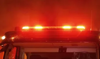 Incêndio perto do Quartel da Carregueira, em Sintra, mobiliza mais de 100 operacionais e um meio aéreo