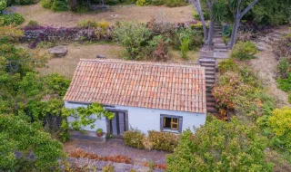 A casa e o jardim de Lourdes Castro e Manuel Zimbro na Madeira estão à venda