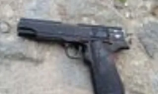 Arma encontrada por comerciante em rua de Braga