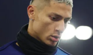 De Zerbi mantém Richarlison afastado: «Não posso rezar todos os dias para que ele fique»