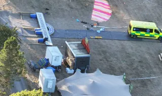 Um morto e seis feridos após queda de pórtico em festival no Reino Unido