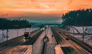 Dois feridos em capotamento na A1