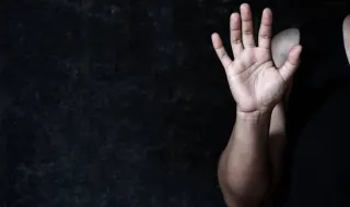 Mulher austríaca morre após ser agredida e abusada pelo marido: caso já é apelidado de "Pelicot 2.0"