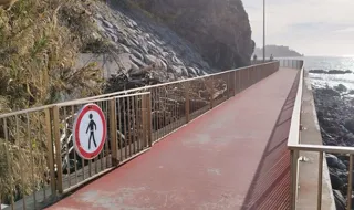 Praia Formosa terá reforço provisório no passeio marítimo