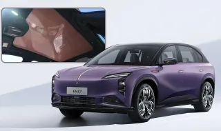 Este carro elétrico consegue produzir 400 kWh por ano através do teto solar