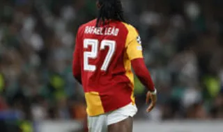 Rafael Leão muito assobiado em Alvalade